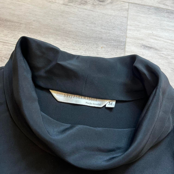 Vintage 80s black silk designer blouse - Picture 2 of 7